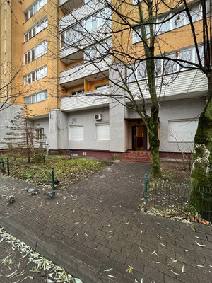 Снять  торговое помещение