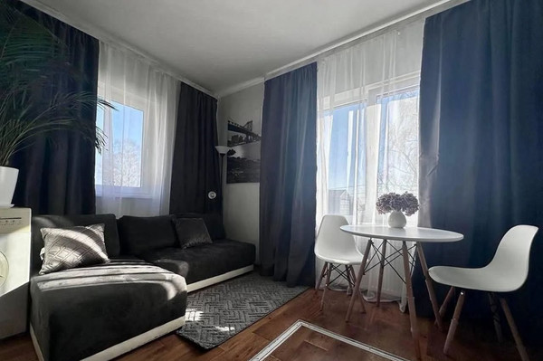 Купить --комнатную квартиру